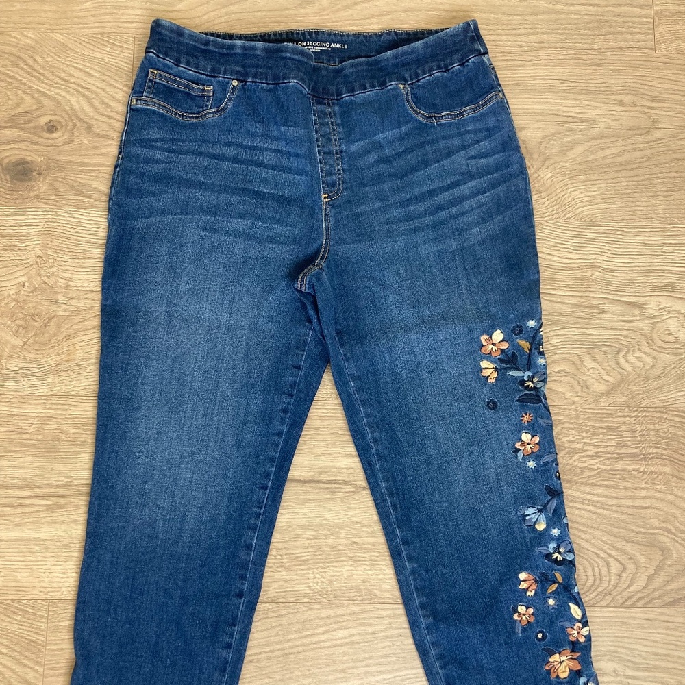 Chico's Embroidered Blue Jean Jegging